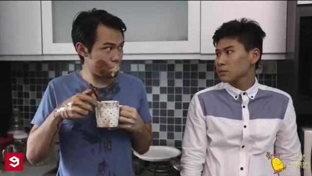http://cdn.idntimes.com/content-images/post/20150915/makan ice cream belepotan.jpg